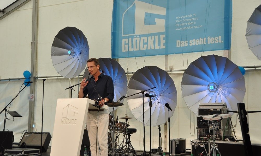 Schweinfurts Oberbürgermeister Sebastian Remelé hält eine Ansprache zum 110-jährigen Jubiläumsfest