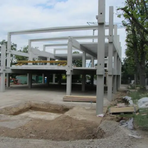 Montage von Stahlbetonfertigteilwänden in Waiblingen