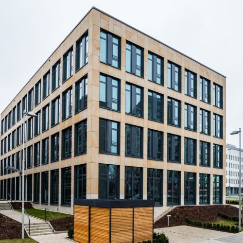 Neubau eines Bürogebäudes mit Natursteinfassade in Nürnberg