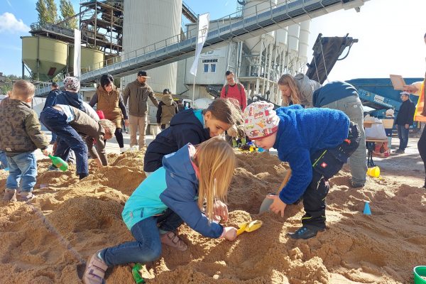 Türen auf mit der Maus - Schätze suchen im Sand