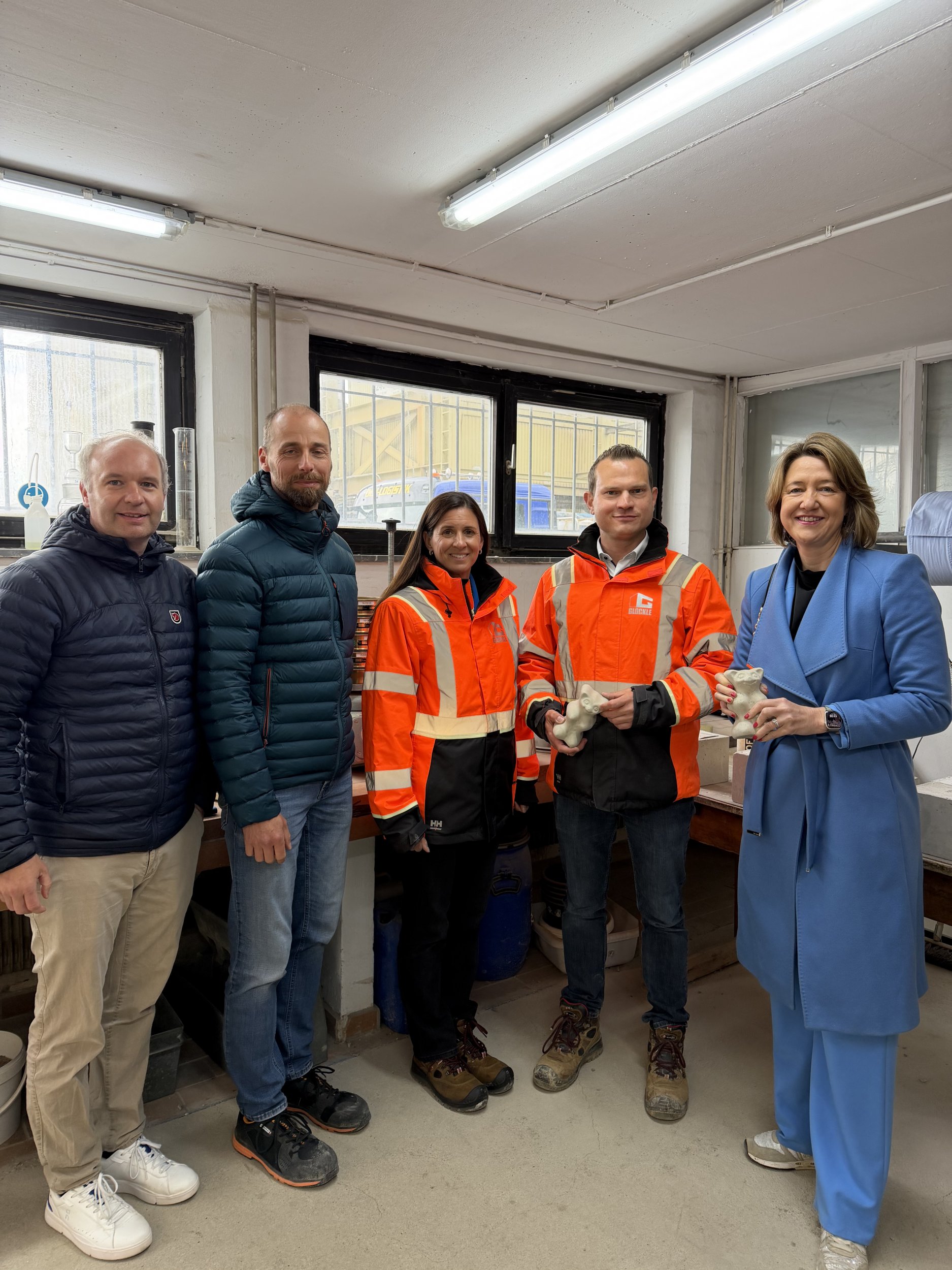 Besuch von Dr. Anja Weisgerber im Kompetenzzentrum für Recyclingbaustoffe